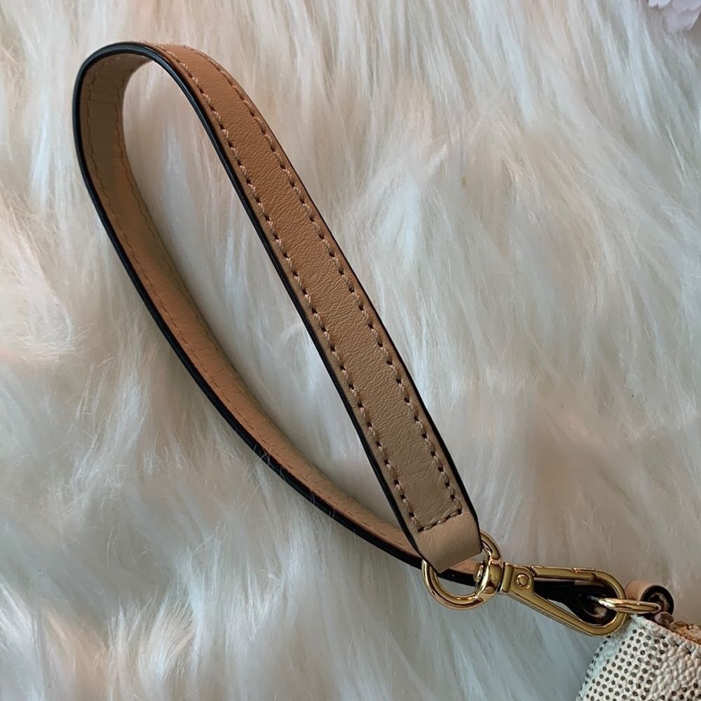 MICHEAL KORS FASHION WRISTLET - Picture 3 of 16